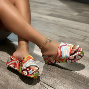 SATIN PLATFORM RETRO BEACH SLIPPERS